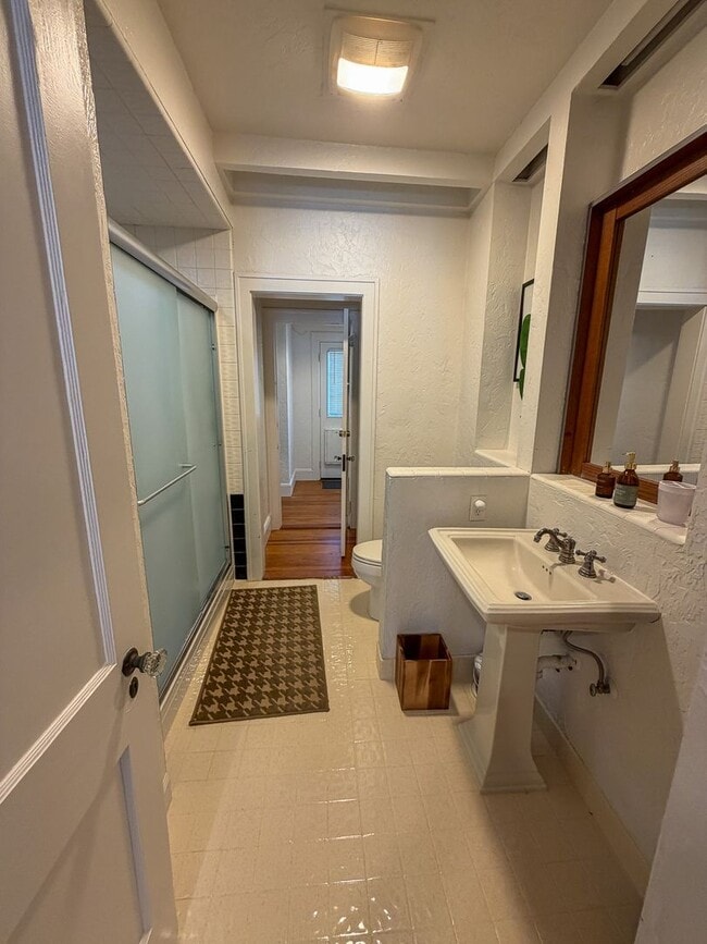 Building Photo - 15 NW 26th St