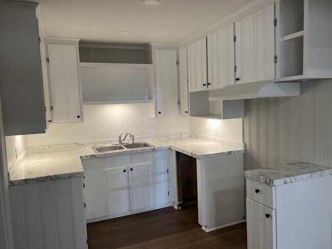 Building Photo - 230 Habersham Dr