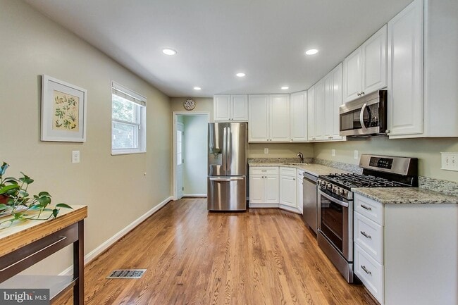 Building Photo - 4715 Oxbow Rd