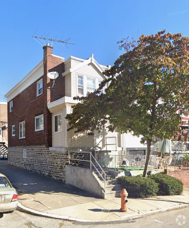 Building Photo - 1849 Sulis St