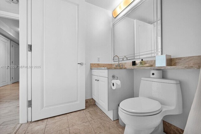 Building Photo - 1435 Brickell Ave