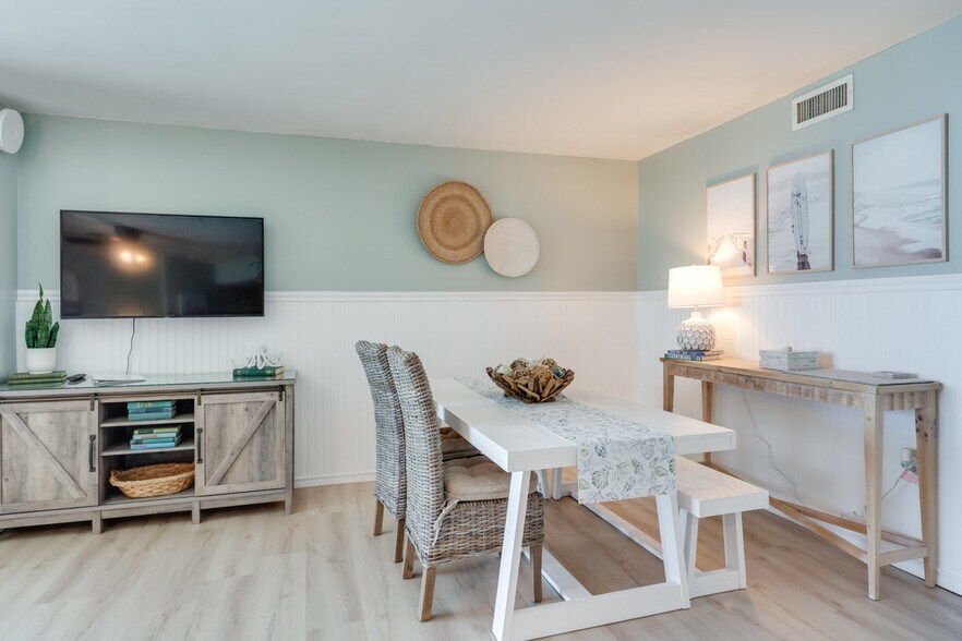 Building Photo - 7205 Thomas Dr