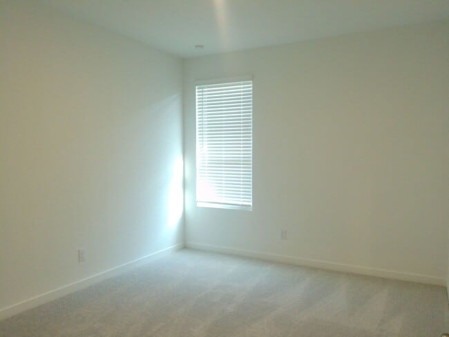 Building Photo - 2846 Westeros St
