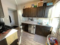 Building Photo - 1115 1/2 4th Street NE