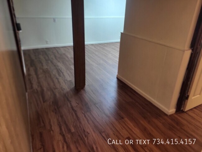 Building Photo - 2863 Marshall St