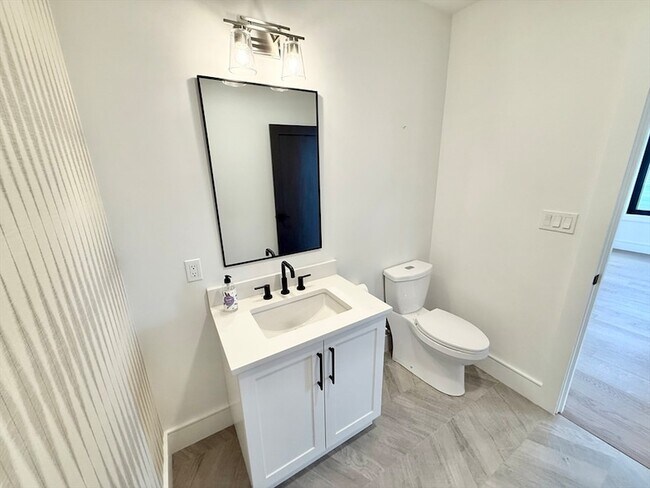 Building Photo - 238 Webster St