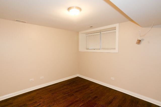 Building Photo - 1218 W Diversey Pkwy