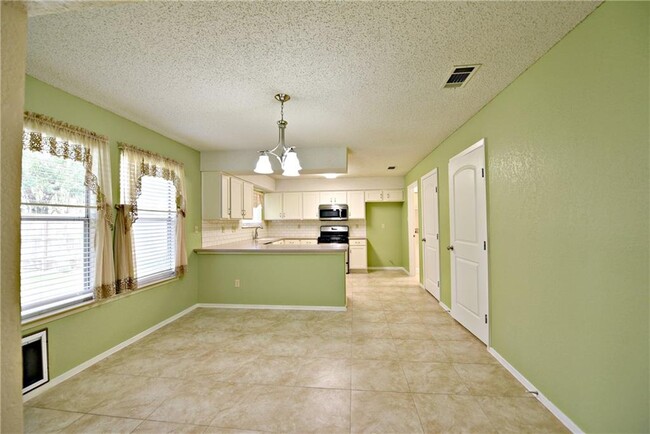 Building Photo - 4604 Pelham Dr