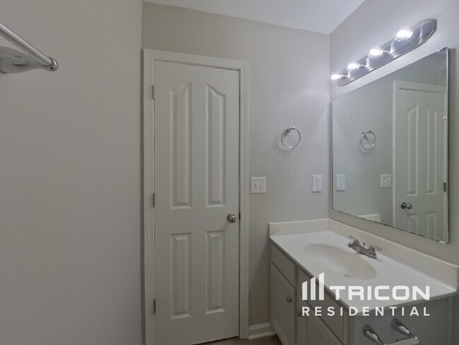 Building Photo - 345 Hunslet Cir