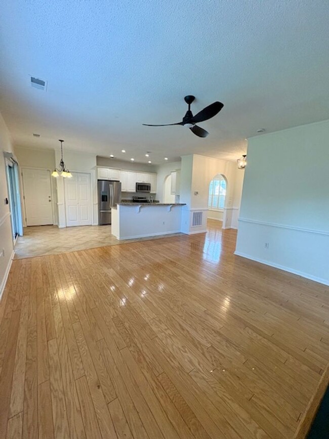 Building Photo - Lovely Updated Home in Grand Oaks