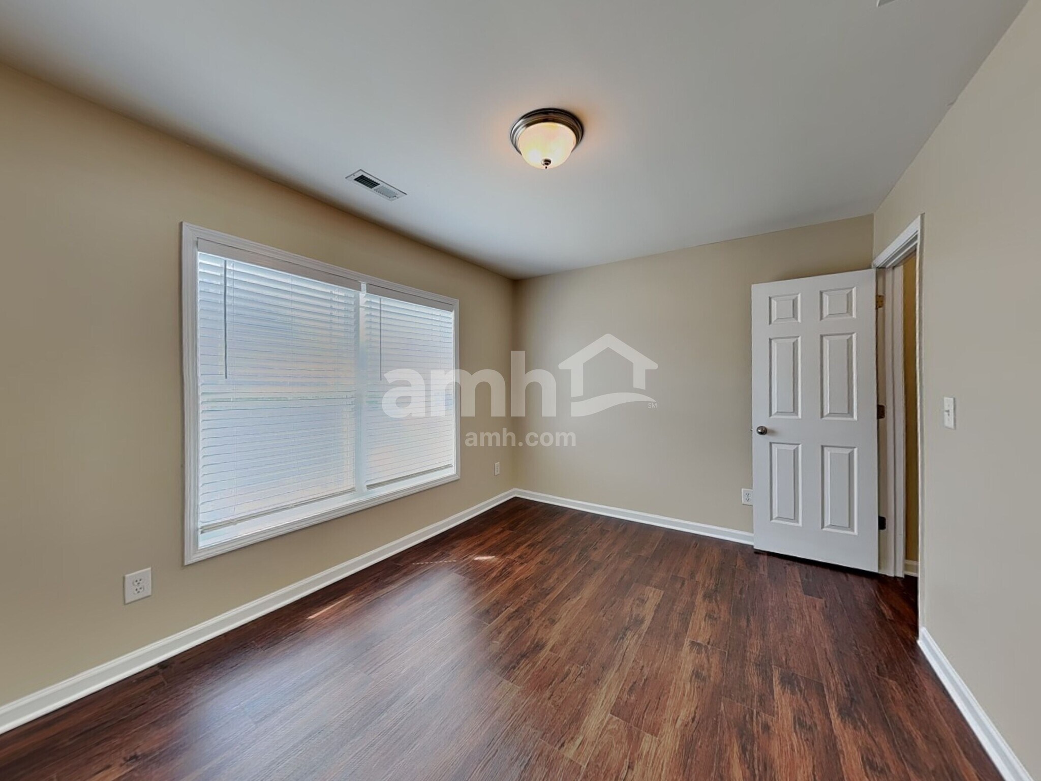 Building Photo - 88 Killington Dr