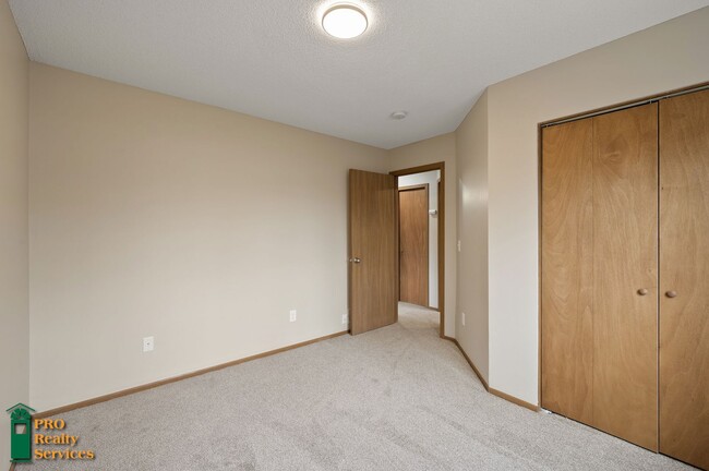 Building Photo - 3 Bedroom House **Half Off May Rent with a...