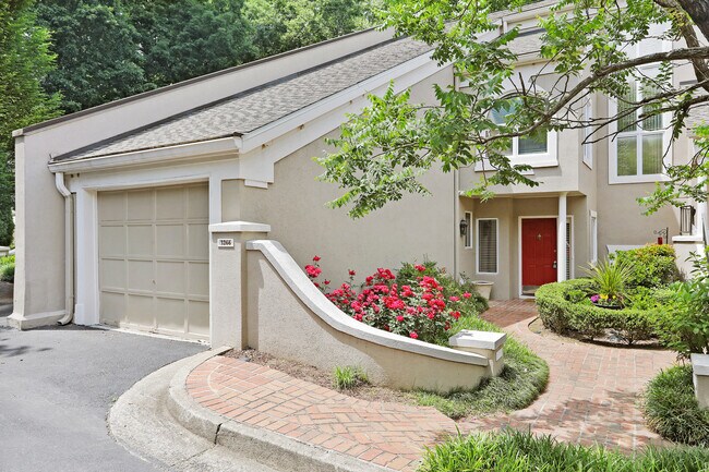 Building Photo - EXQUISITE VININGS/SMYRNA 3B/3.5BA W/ ELEVA...