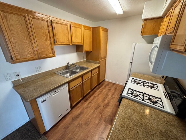Building Photo - Beautiful 2Bed/2Bath home located in the C...