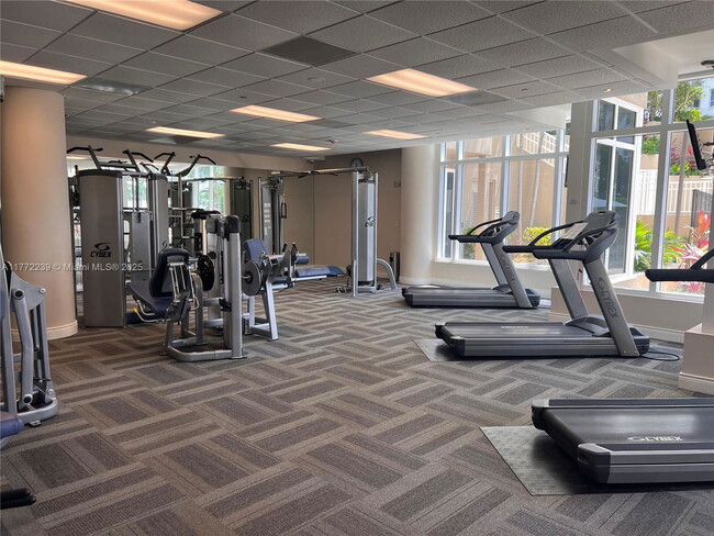 Building Photo - 870 Brickell Bay Dr