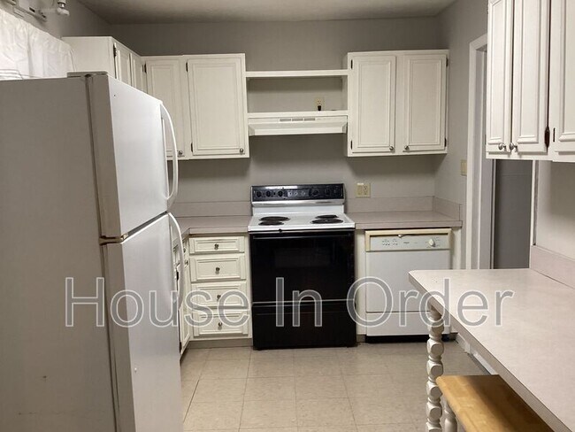 Building Photo - 24 Glen Cove Rd