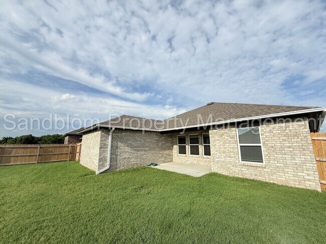 Building Photo - For Lease | East Tulsa - BA Schools | $194...