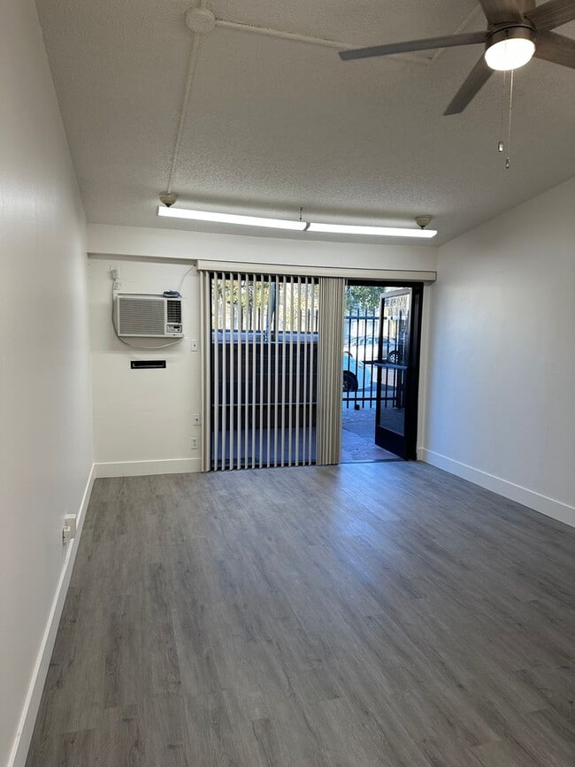 Building Photo - 208 Van Houten Ave