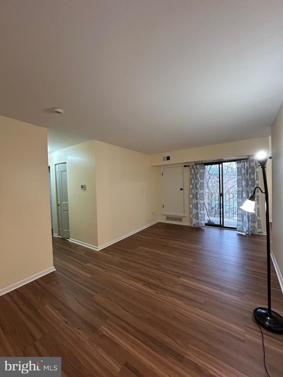 Building Photo - 3223 Valley Dr