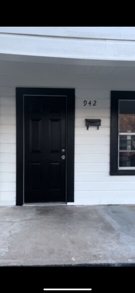 Building Photo - 942 Bogan St