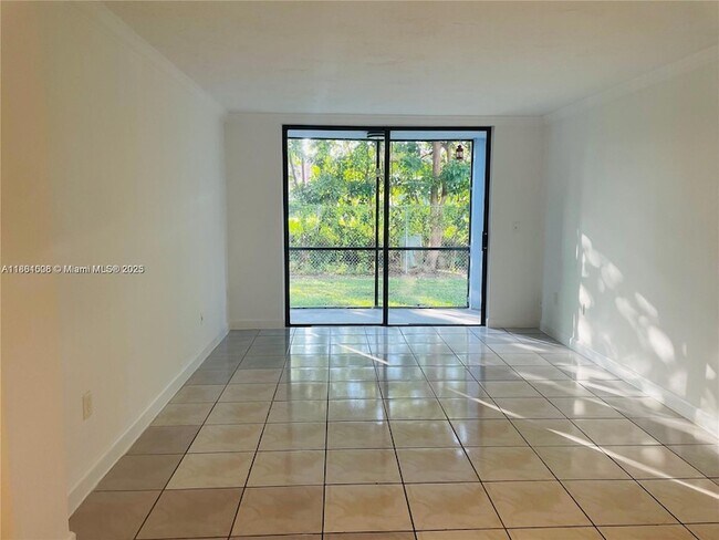 Building Photo - 9440 Fontainebleau Blvd