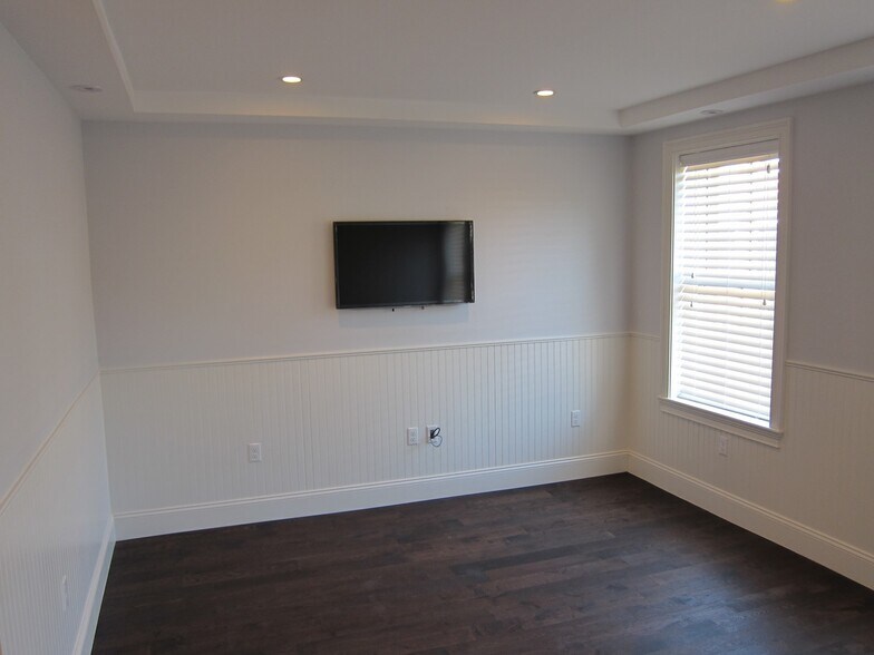 Building Photo - 18 Grove St