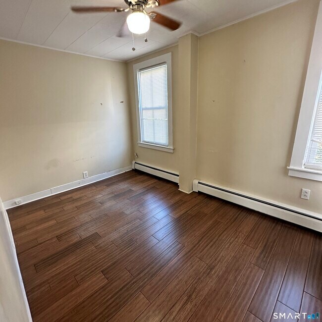 Building Photo - 36 Pleasant St