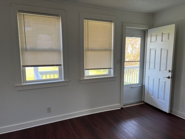 Building Photo - 1081 Waterlily Rd
