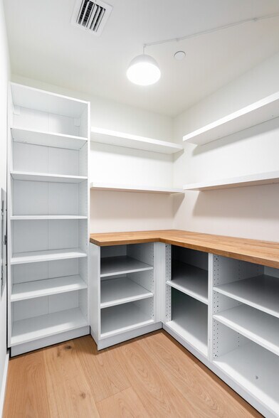 Building Photo - 889 Francisco St