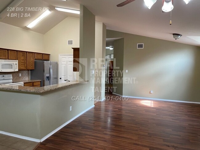 Building Photo - 4 Bedroom, 2 Bathroom Home for Rent in Tem...