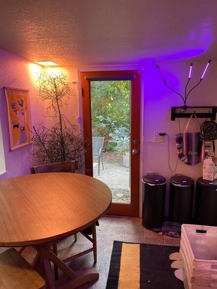 Building Photo - 2111 17th Ave S