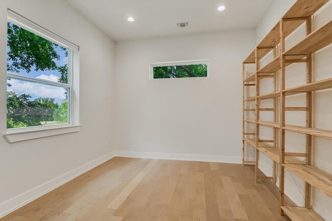 Building Photo - 3507 Oak Springs Dr