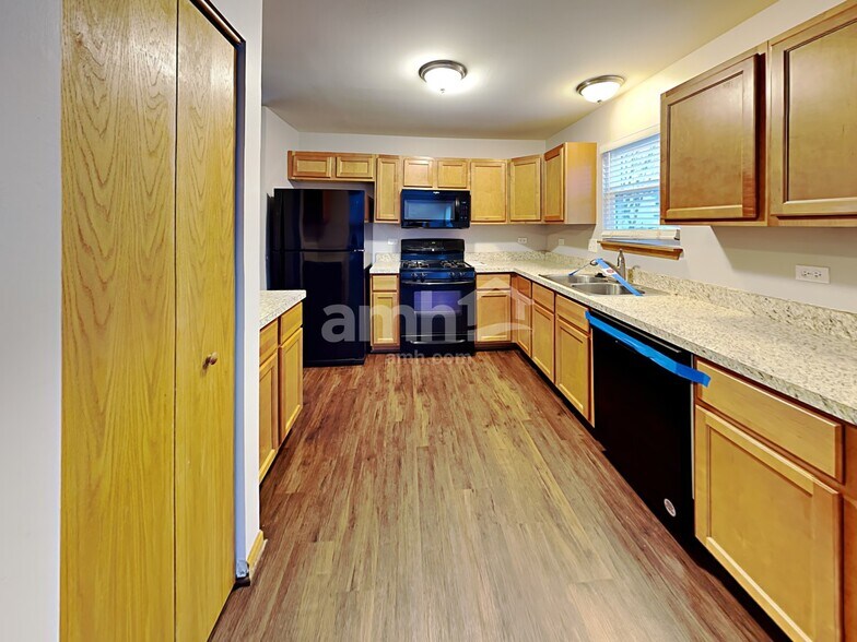 Building Photo - 2010 Arbor Falls Dr