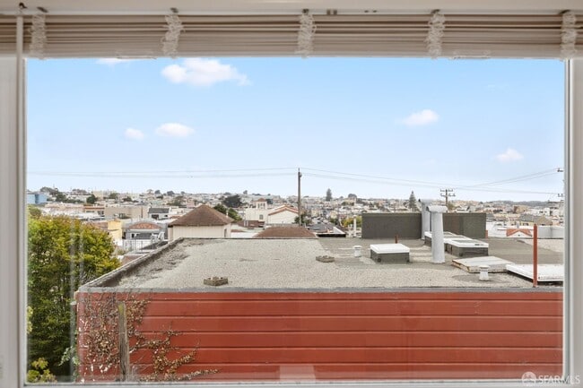 Building Photo - 1605 20th Ave