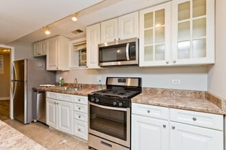 Building Photo - 2 bedroom in Chicago IL 60640