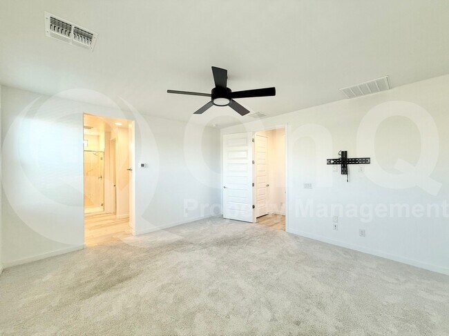 Building Photo - 3266 E Wild Dr