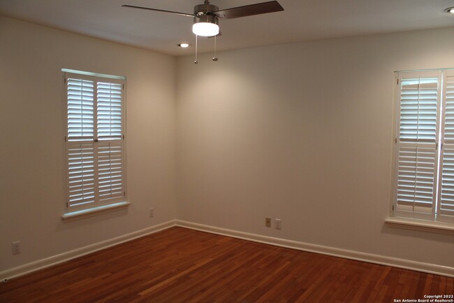 Building Photo - 140 Arvin Dr