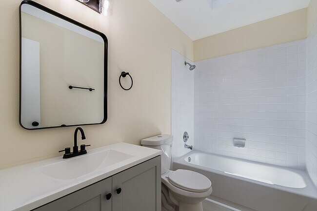 Building Photo - 1724 Westchester Ln