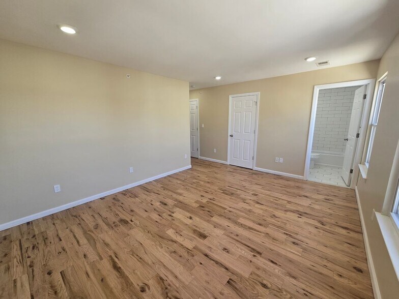 Building Photo - 53 Philip Pl