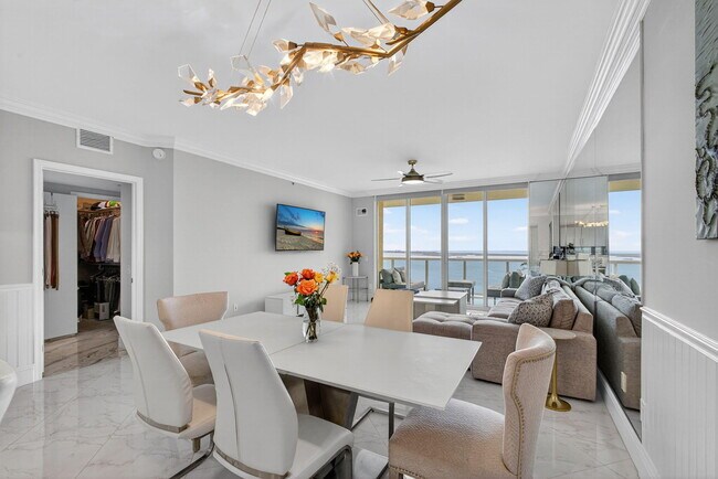 Building Photo - 2650 Lake Shore Dr