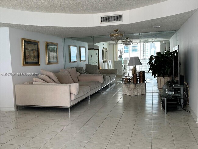 Building Photo - 2751 S Ocean Dr