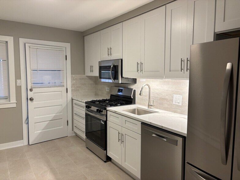 Building Photo - 9608 N Greenwood Ave