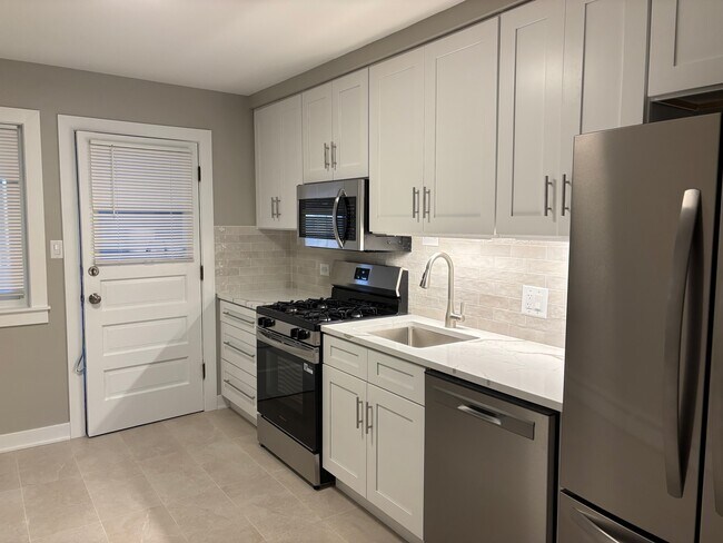 Building Photo - 9608 N Greenwood Ave