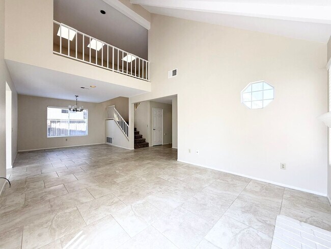 Building Photo - Beautiful Gated Rancho Montecito!