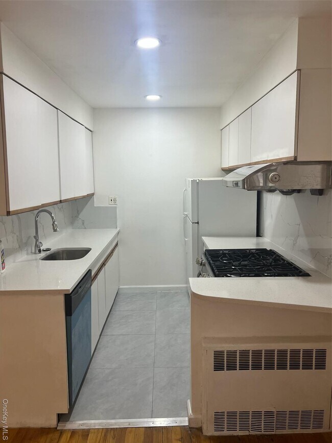 Primary Photo - 69-21 229th St