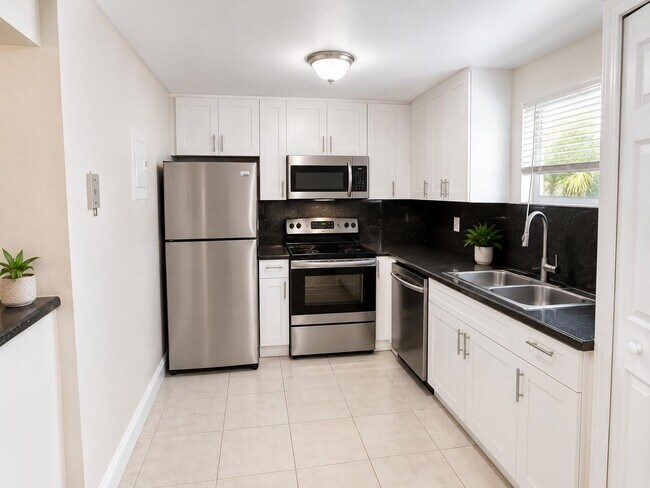 Building Photo - 4205 N University Dr