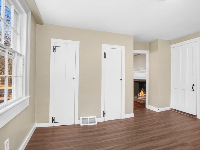 Building Photo - 575 Black Rock Tpke