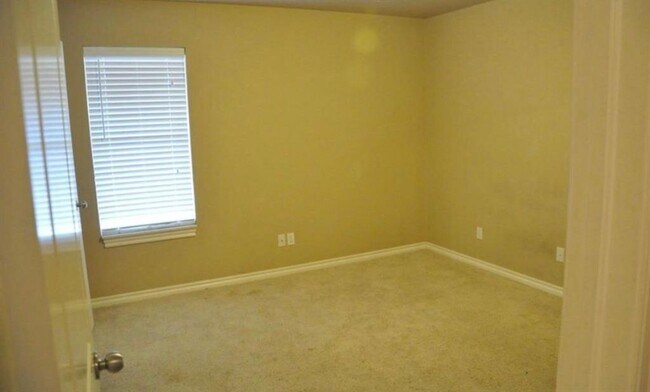 Building Photo - 6613 Stinchcomb Dr