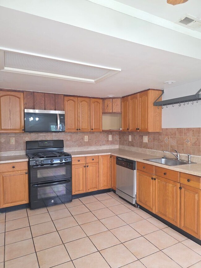 Building Photo - 51 Verdi Cir