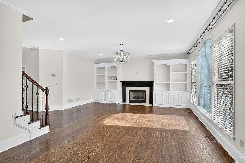 Building Photo - 1200 Cresthaven Ln NW